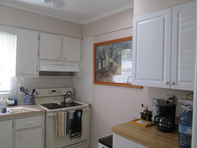 Building Photo - 2731 Barkley Dr W