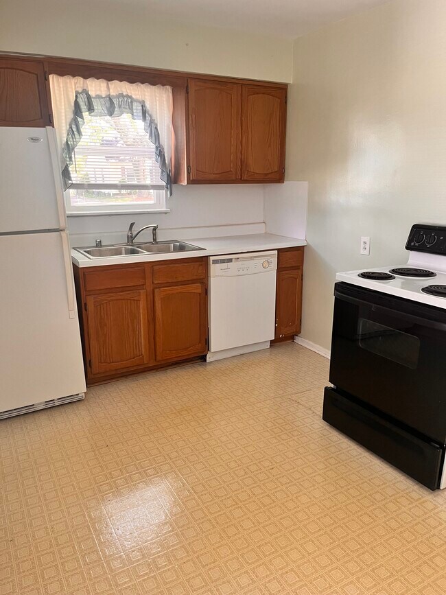 Building Photo - 610 Marquette Dr