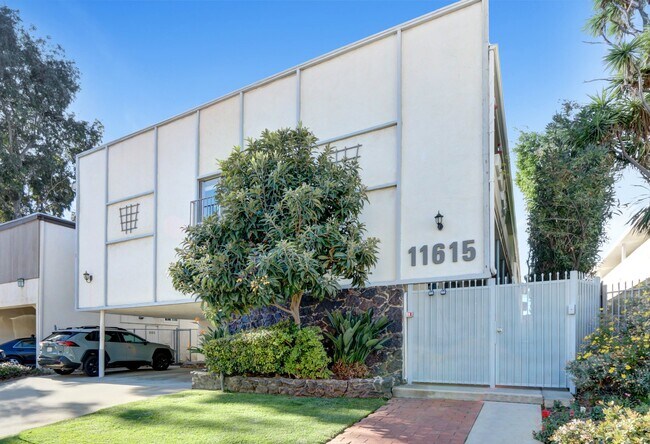 Primary Photo - 11615 Darlington, Prime Brentwood, Steps to San Vicente