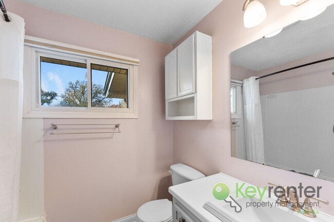 Building Photo - Inviting 3-Bedroom Home with Updated Kitchen & Fenced Backyard – Derby, KS