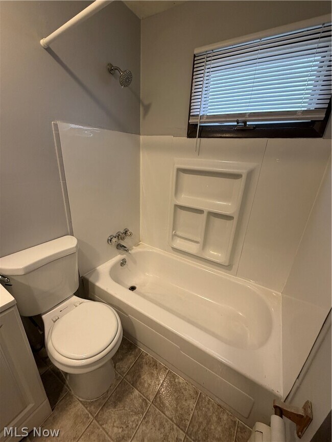 Building Photo - 835 Cook Ave