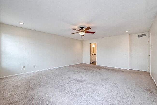 Building Photo - 9850 Pagewood Ln