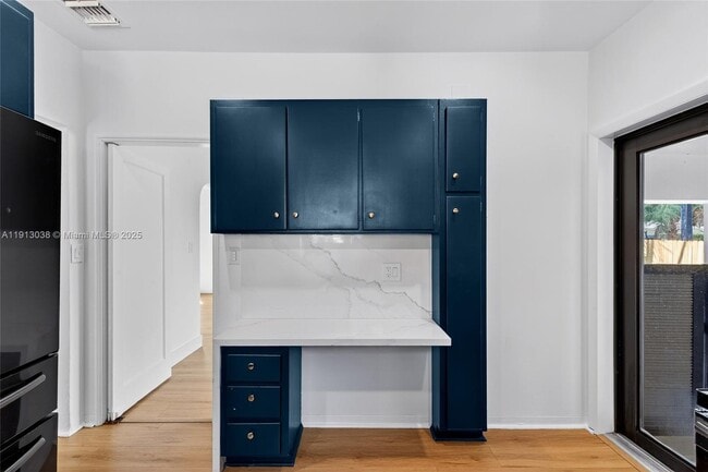 Building Photo - 465 NE 52nd St