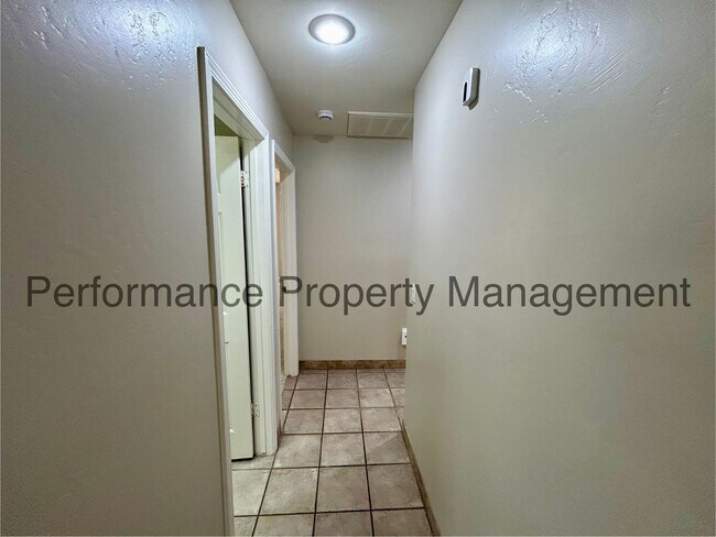 Building Photo - Charming 3 Bed/2 Bath NW Bakersfield Home ...