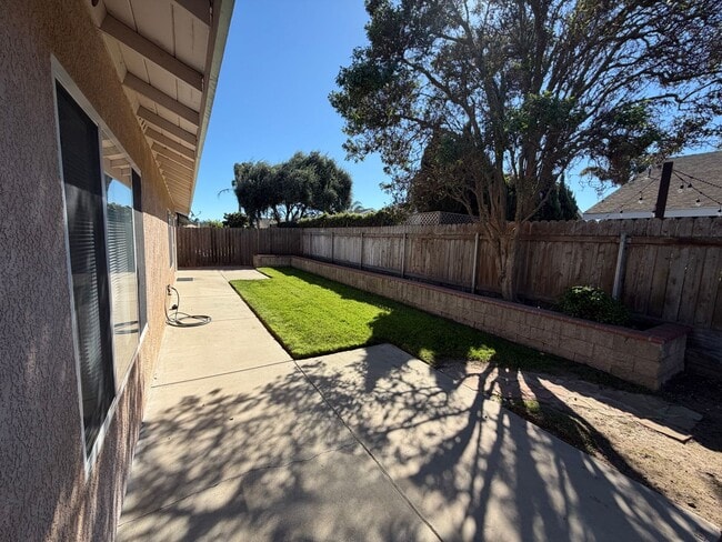 Building Photo - 1424 Via Rosa