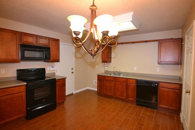 Building Photo - Bedroom 2 Bath Home in Desirable NW Bridge...