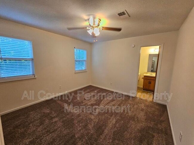 Building Photo - 2460 Washington St