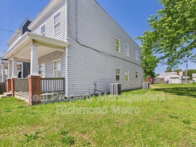 Building Photo - 1610 N 28th St