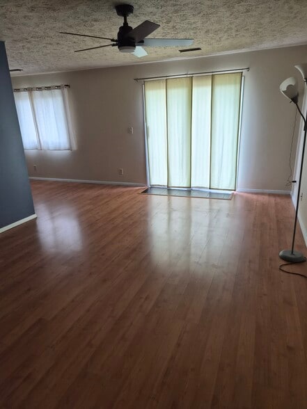 Living Room - 1600 Northbrook Dr