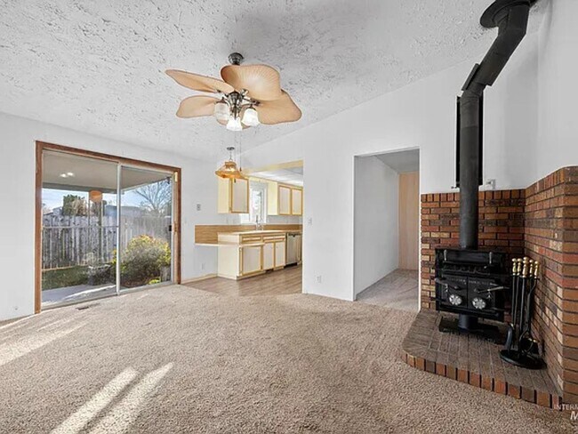 Building Photo - 80 S Heather Dr