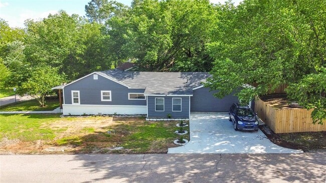 Building Photo - 544 N Elm Ave