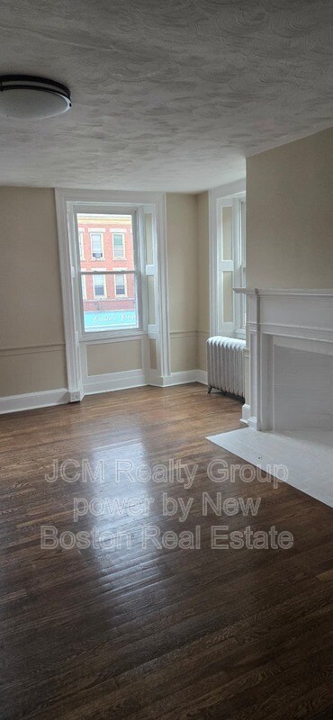 Building Photo - 86 Main St