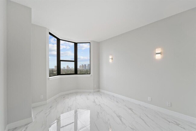 Building Photo - 651 Bering Dr