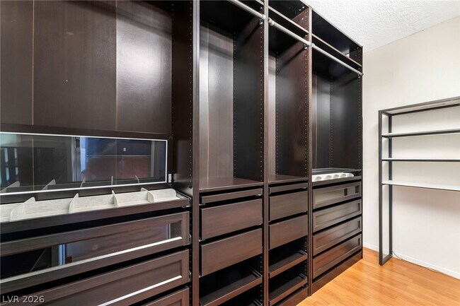 Building Photo - 4565 Meridian Dr