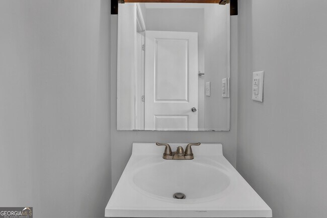 Building Photo - 1670 Cecilia Dr SE