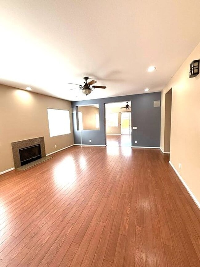 Building Photo - Gorgeous turn key 3 bedroom house
