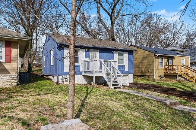 Building Photo - Charming 2 bedroom 1 bath located in Kansas City