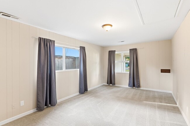 Building Photo - Bright & Comfortable Home with Private Patio and Covered Parking