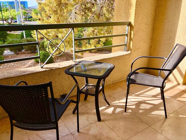 Building Photo - Meridian Luxury Condo. 1 Bd 1 Ba, Utilities & Cable Services NOT included in advertised rental rate!