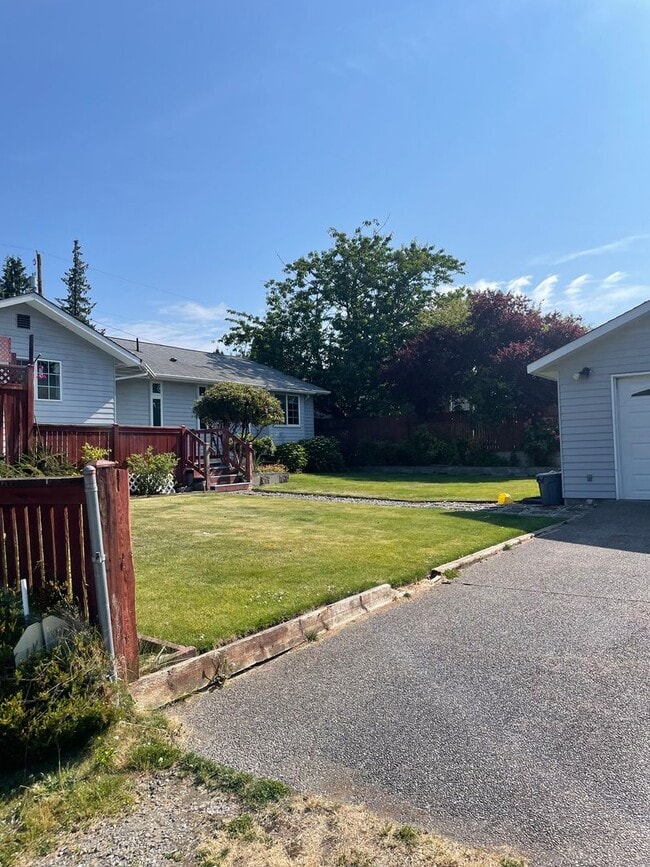 Building Photo - 2 BR/1.75 BA home in Edmonds
