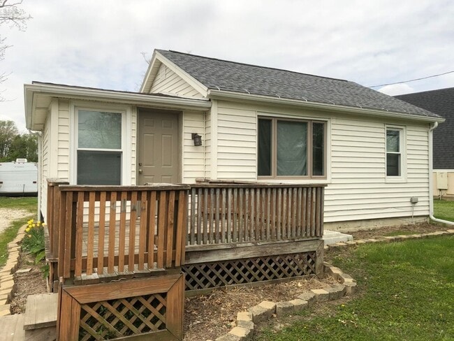Primary Photo - Cute 1 Bedroom House!!