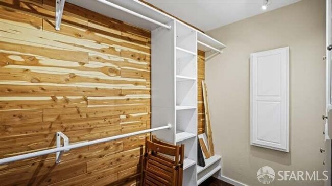 Building Photo - 338 Kings Rd