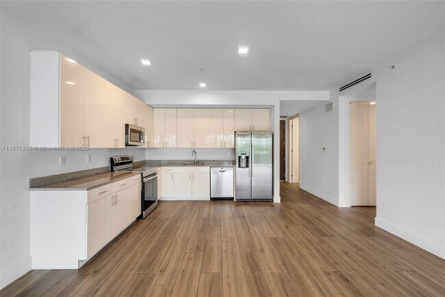 Building Photo - 3265 Bird Ave