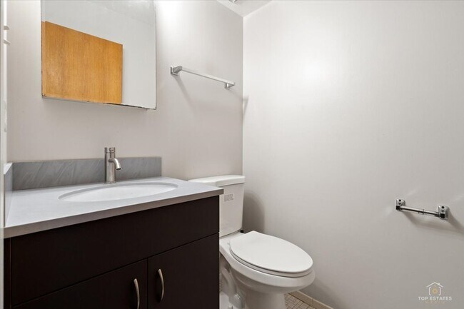 Building Photo - 909 Buccaneer Dr