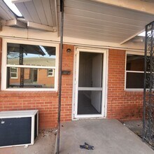 Building Photo - 2306 SW 8th Ave