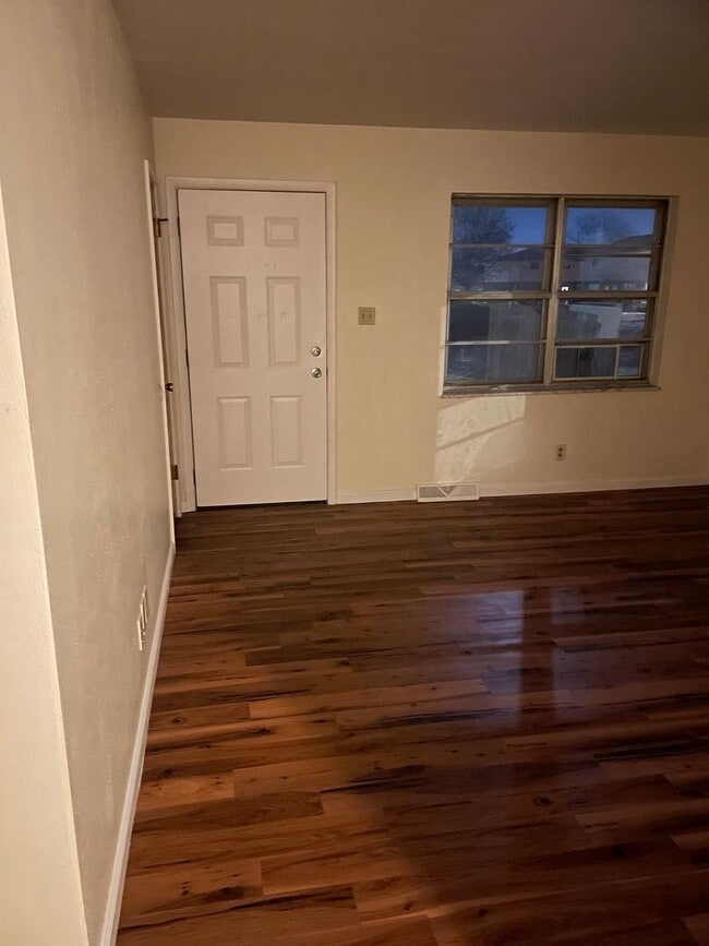 Building Photo - Two bedroom apartment in Wood River