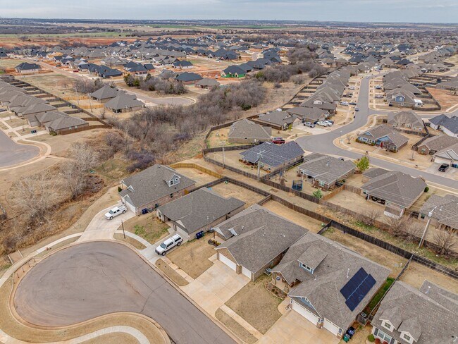 Building Photo - 4 Bedroom + Yukon Schools