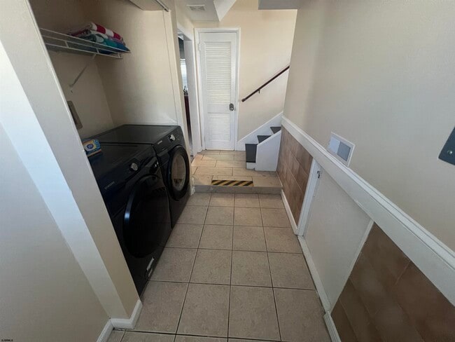 Building Photo - 239 N Derby Ave