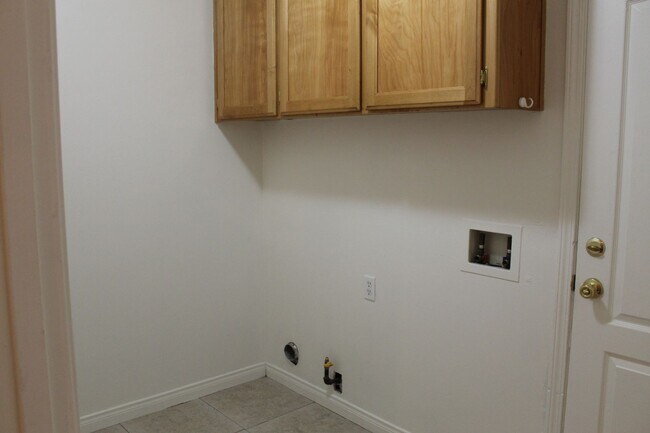 Building Photo - Southwest 5 bed 3 bath home
