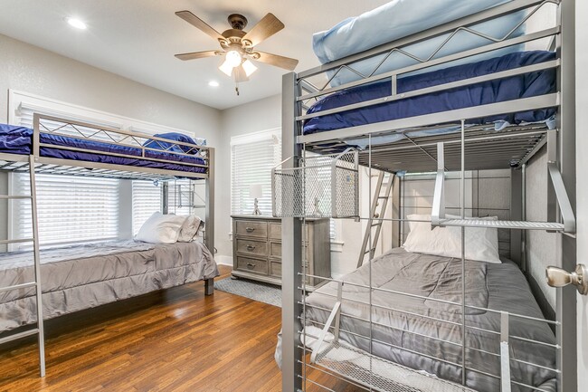 Building Photo - 3 Bedroom/2 Bath Los Angeles Heights Subdi...