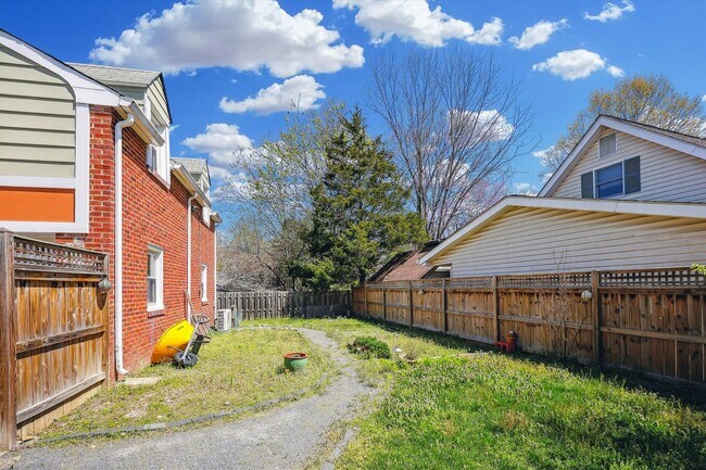 Building Photo - 7717 Carroll Ave