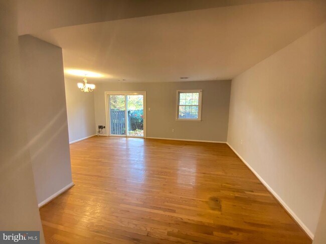 Building Photo - 9244 Sprucewood Rd