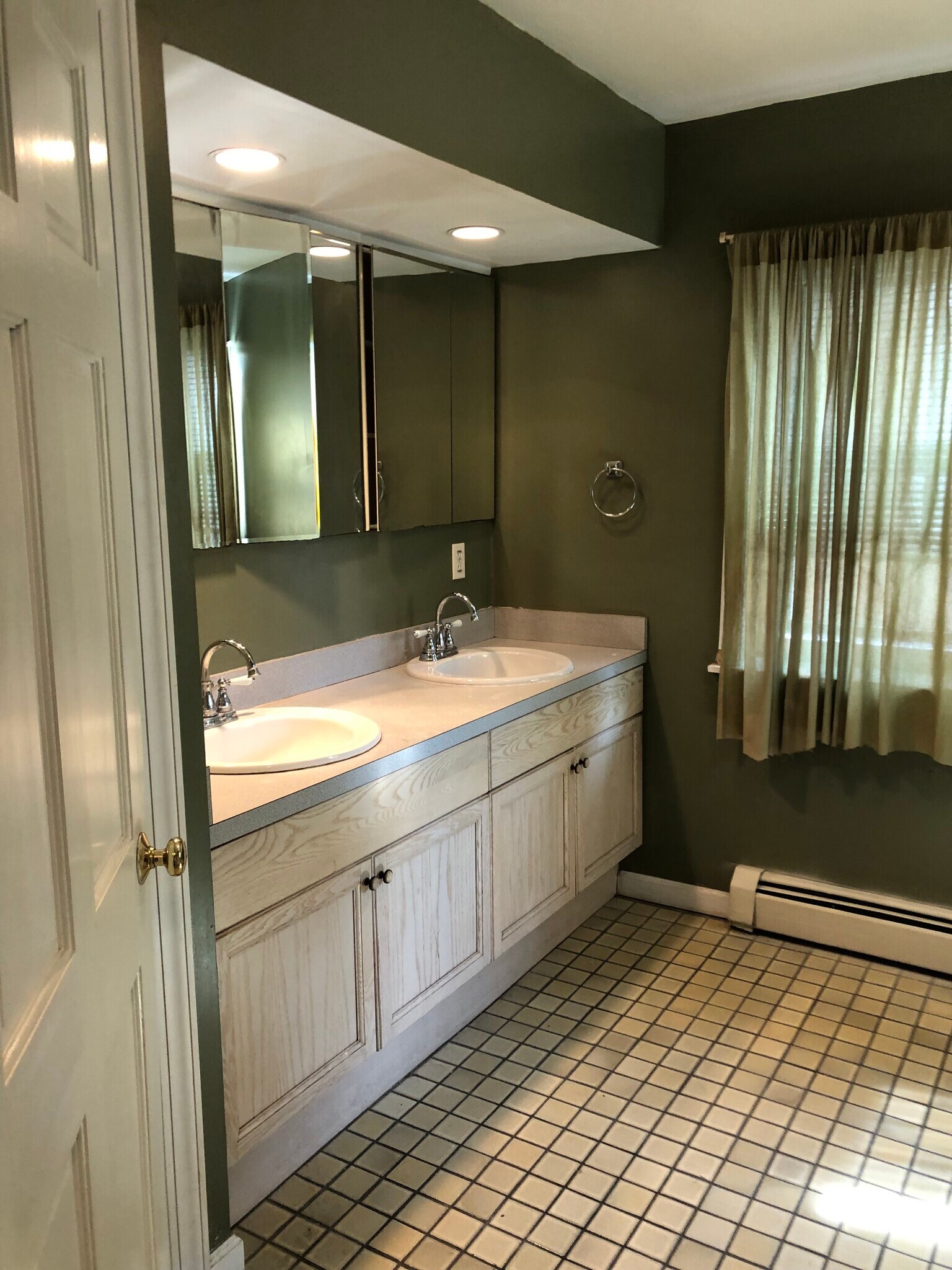 Double vanity - 412 N 31st St
