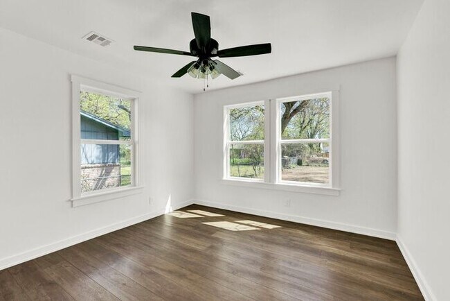 Building Photo - Stunning 3-Bedroom Home with Modern Upgrades in Tulsa