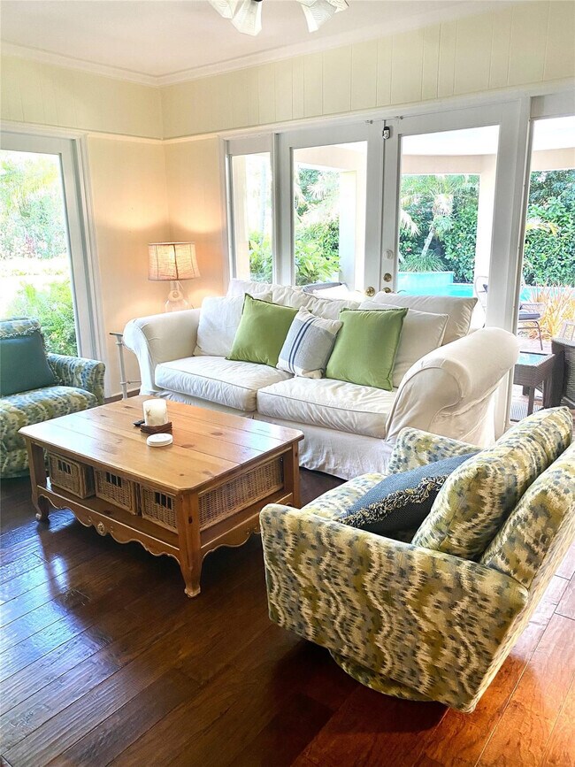 Building Photo - 1612 E Lake Dr