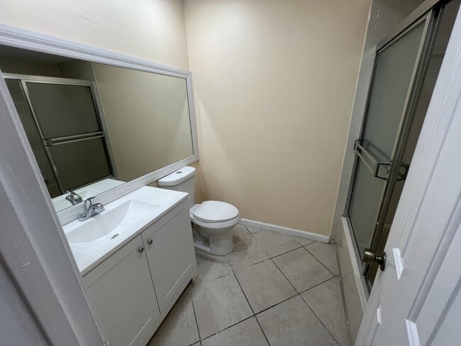 Building Photo - 1581 Woodbridge Lakes Cir