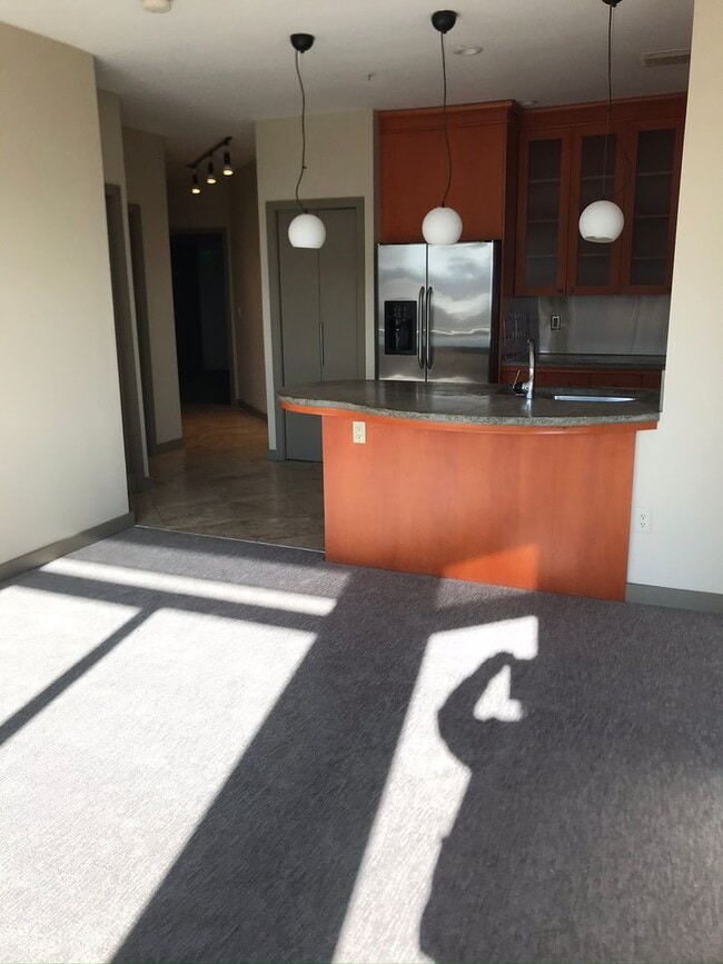 Building Photo - Belltown Court 2 Bedroom 2 Bath Condo with...