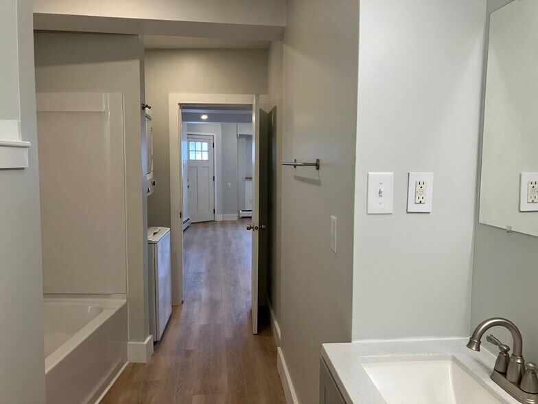 Building Photo - 59 Center St