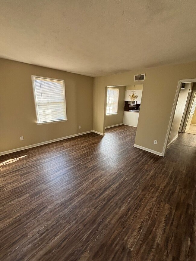 Building Photo - 1247 Kings Mountain Ct