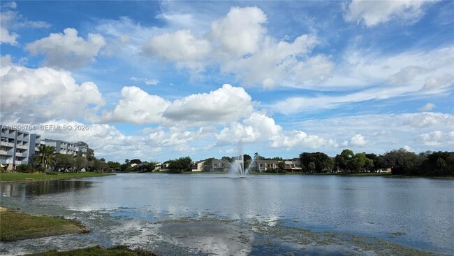 Building Photo - 9375 Fontainebleau Blvd