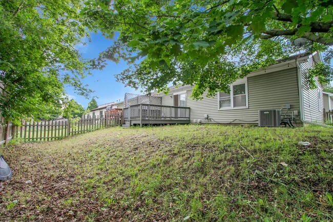 Building Photo - 1645 Estate Cir