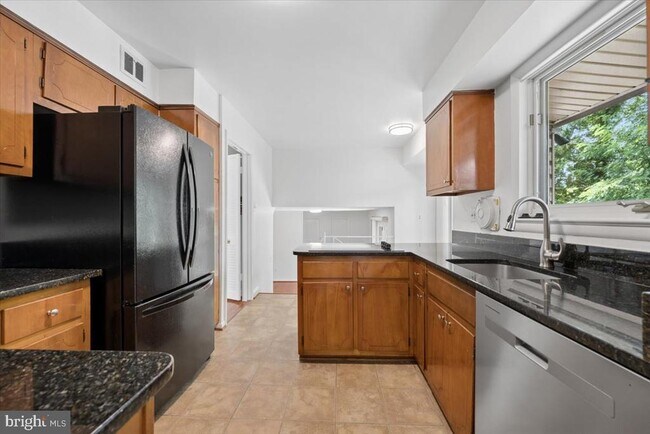 Building Photo - 9202 Wilmett Ct