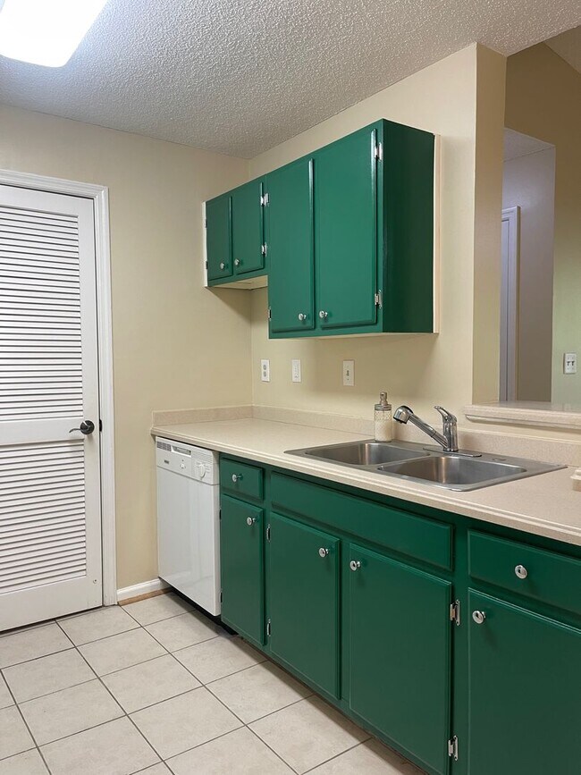 Building Photo - Condo in the Heart of Sandy Springs
