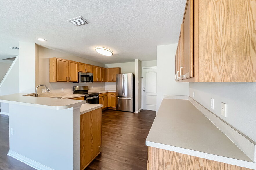 Building Photo - 19412 Timberbluff Dr