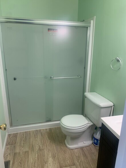 Bathroom 1 - 274 Hillcrest Ave