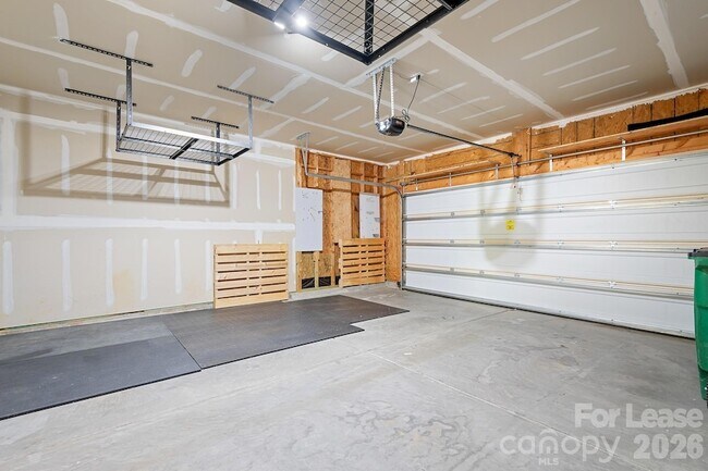 Building Photo - 2059 Blue Iris Dr